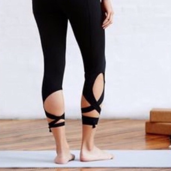 YOGA Cutout Lace-Up LEGGINGS Black Pants Movement - Picture 4 of 5